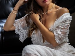 angelina_b08a1556_small